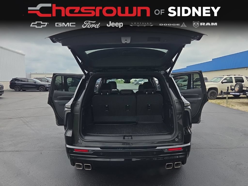 Used 2026 Chevrolet Traverse High Country w/ LPO, Floor Liner Package AWD/4WD image 14