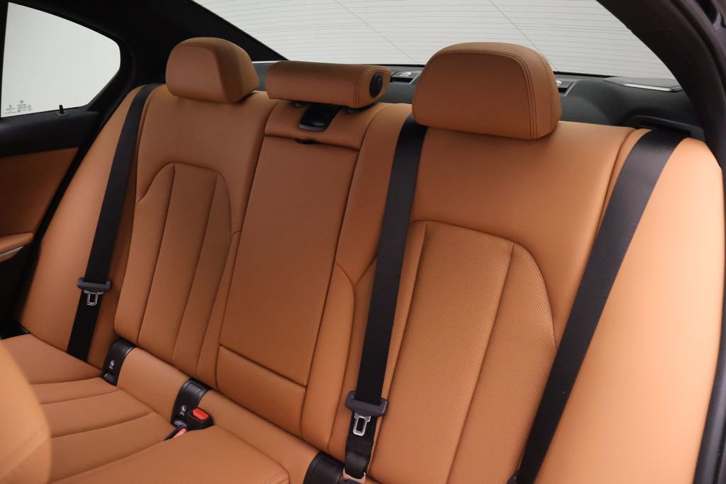 Used 2023 BMW 330i Sedan w/ Premium Package RWD image 18