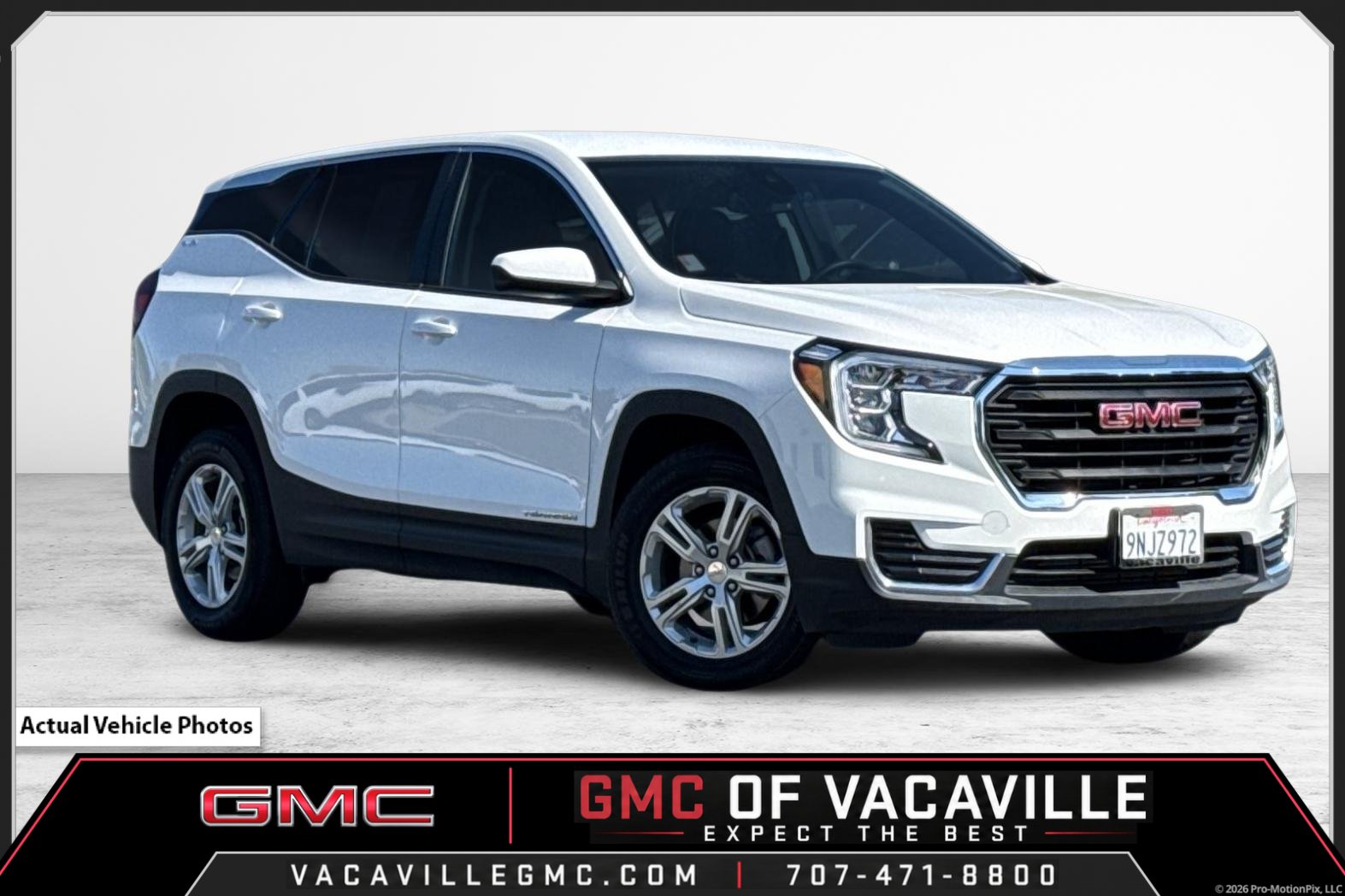Used 2024 GMC Terrain SLE FWD image 1