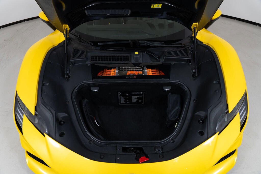 Used 2023 Ferrari SF90 Spider image 29