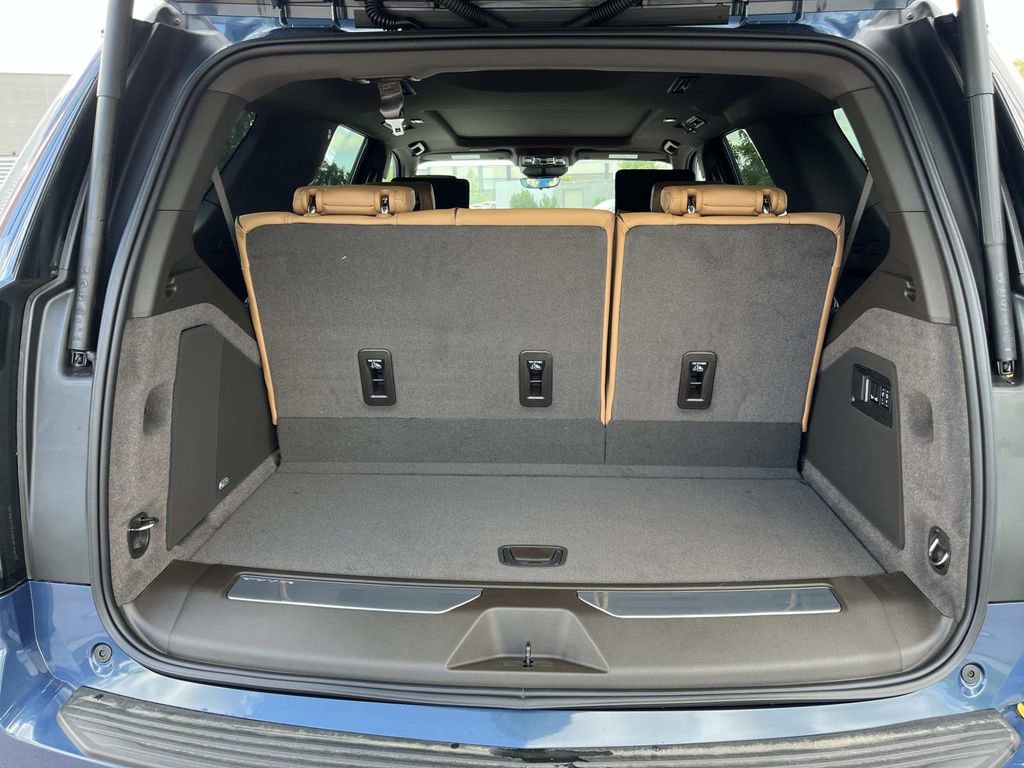 New 2026 Cadillac Escalade Luxury w/ Touring Package image 11