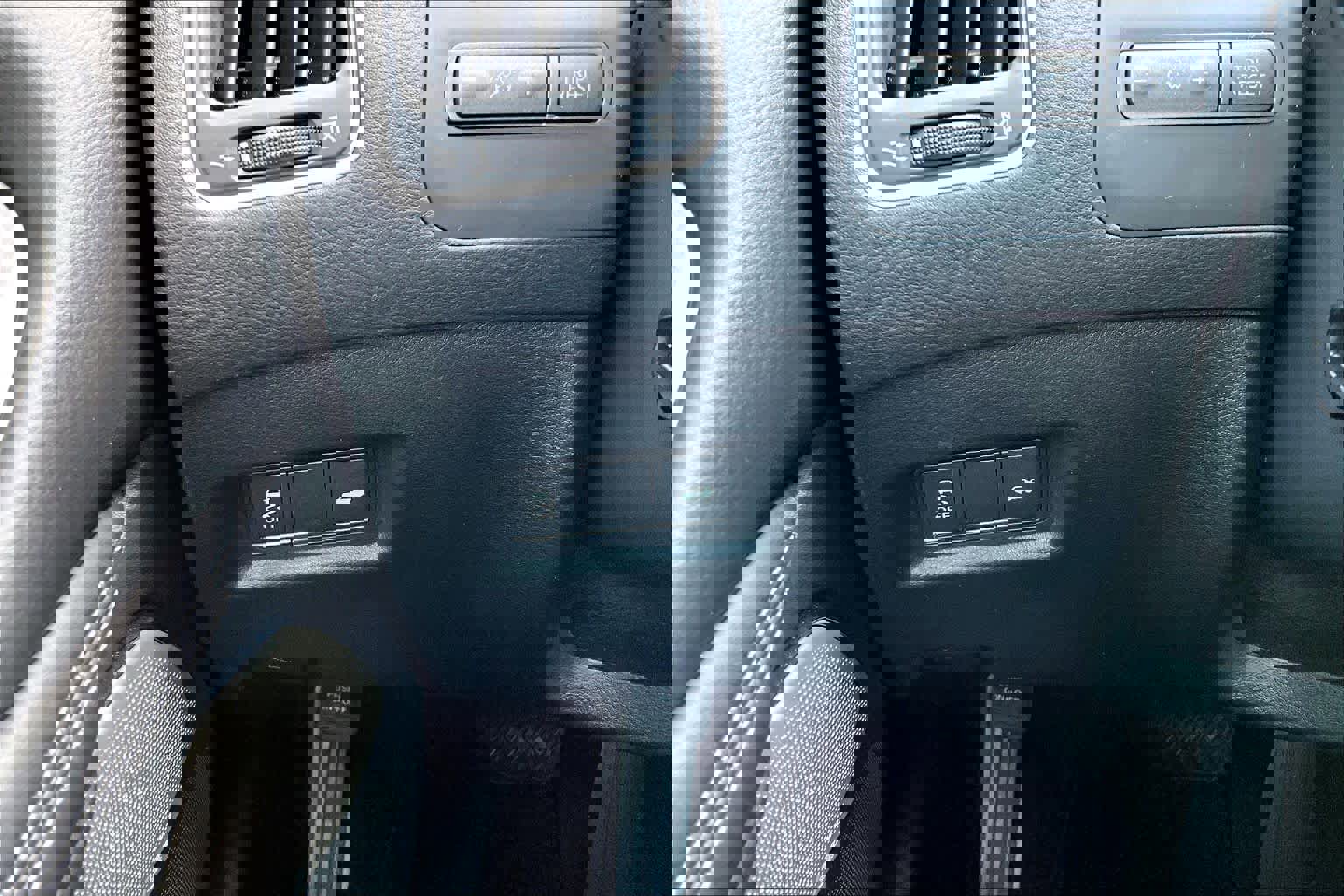 Used 2017 INFINITI Q60 w/ Premium Plus Package 3.0T image 33