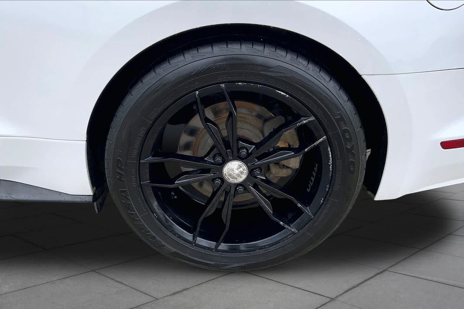 Used 2015 Ford Mustang Coupe RWD image 9