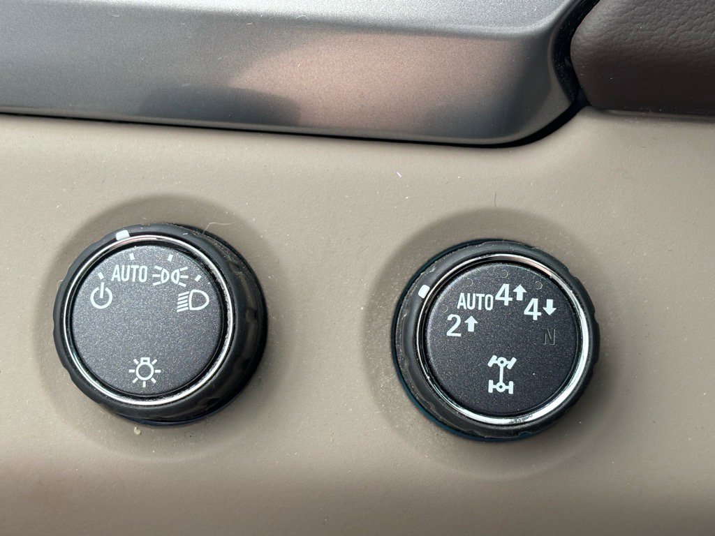 Used 2017 Chevrolet Suburban LT image 29