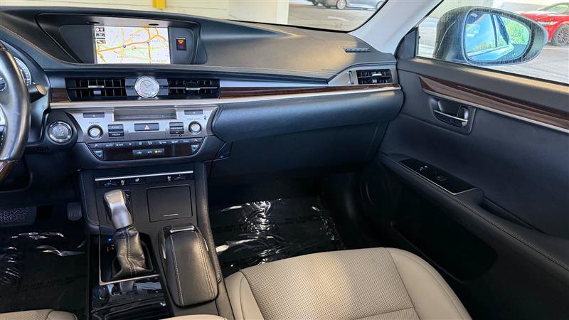 Used 2018 Lexus ES 350 w/ Navigation System Package FWD image 17