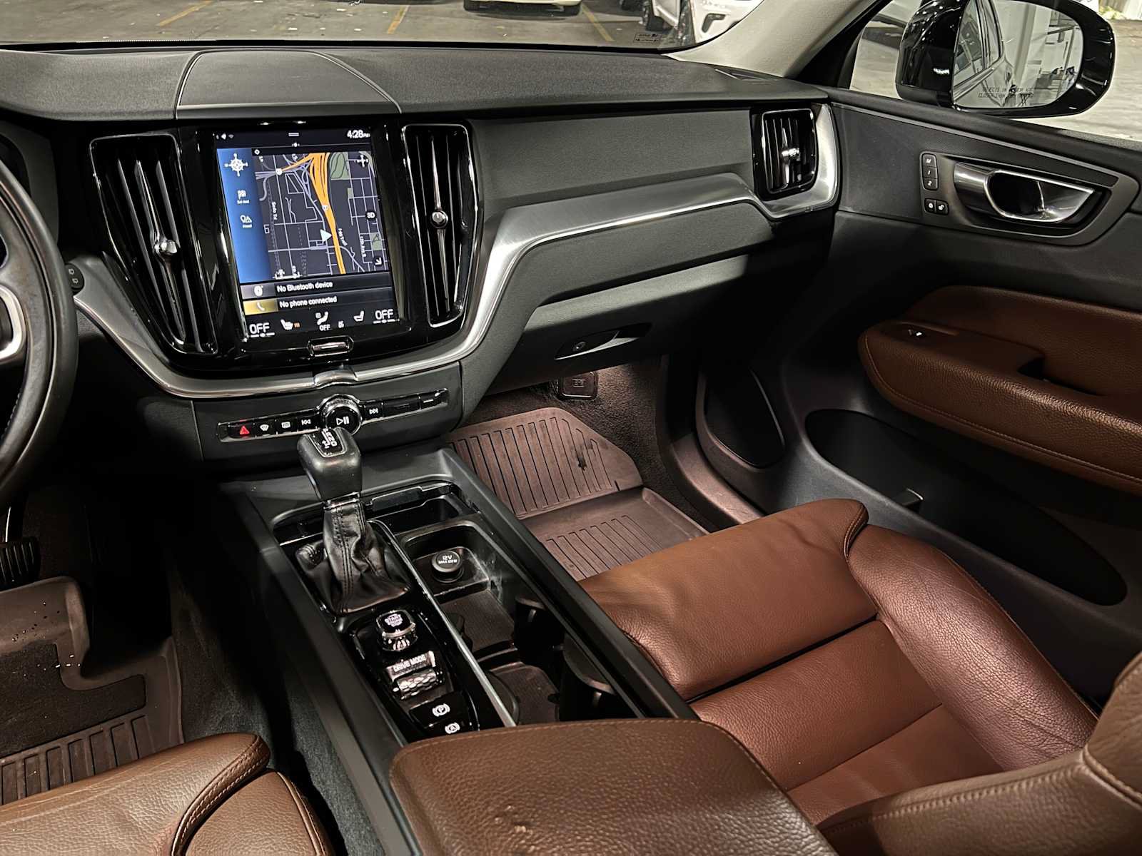 Used 2019 Volvo XC60 T5 Momentum w/ Protection Package Premier AWD/4WD image 43