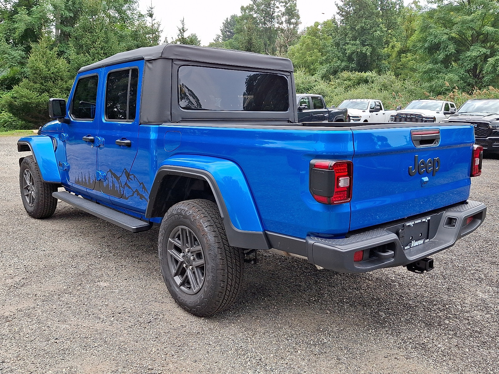 Certified 2025 Jeep Gladiator Sport AWD/4WD image 4