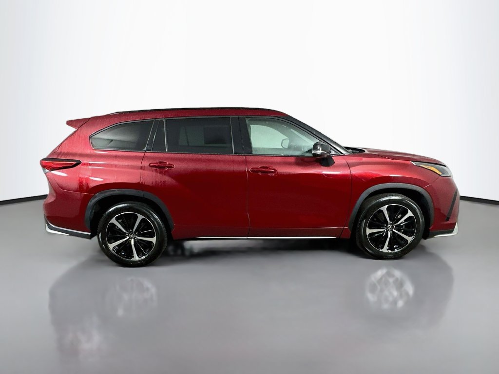 Used 2021 Toyota Highlander XSE AWD/4WD image 7