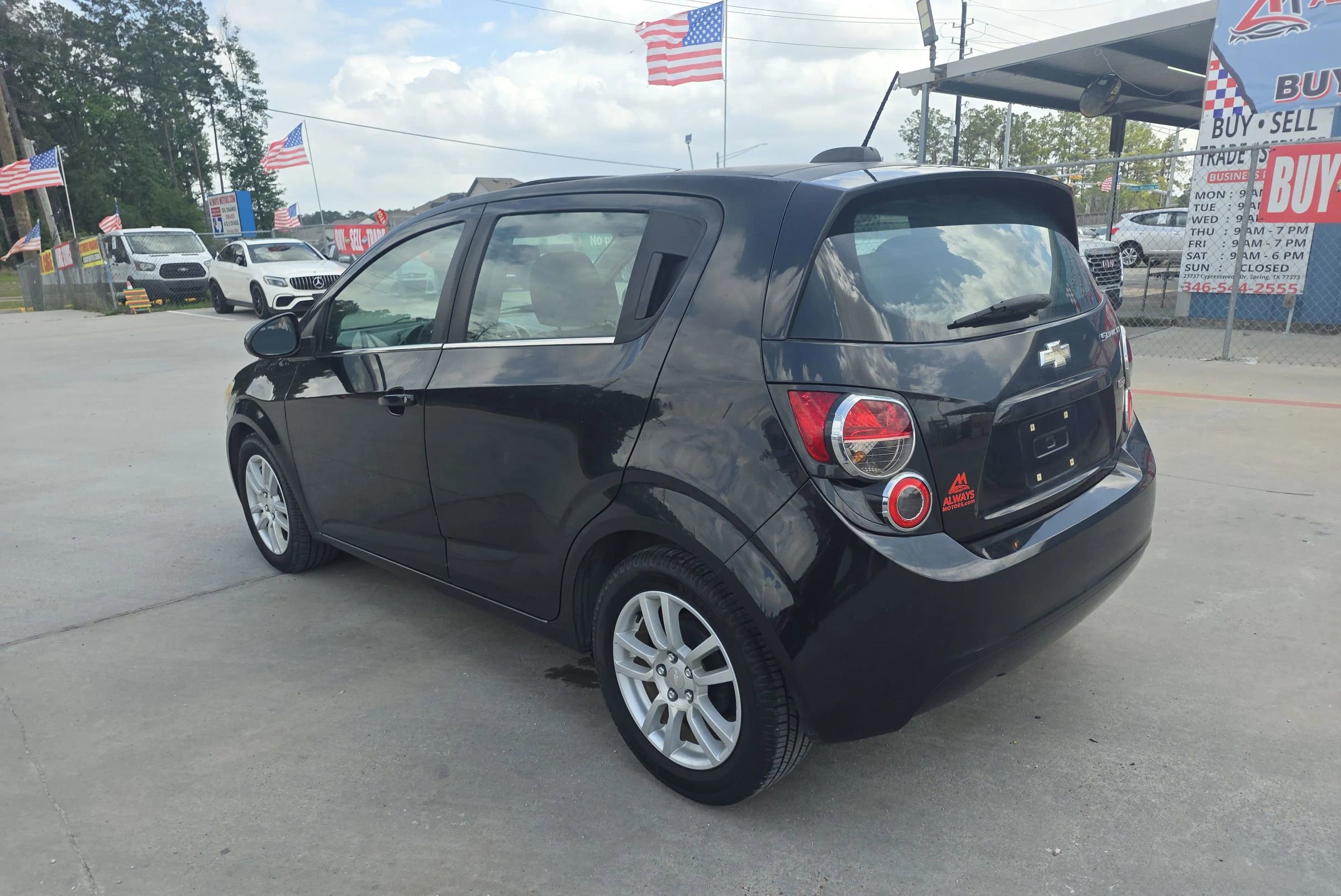 Used 2015 Chevrolet Sonic LT w/ Fun and Sun Package FWD image 11