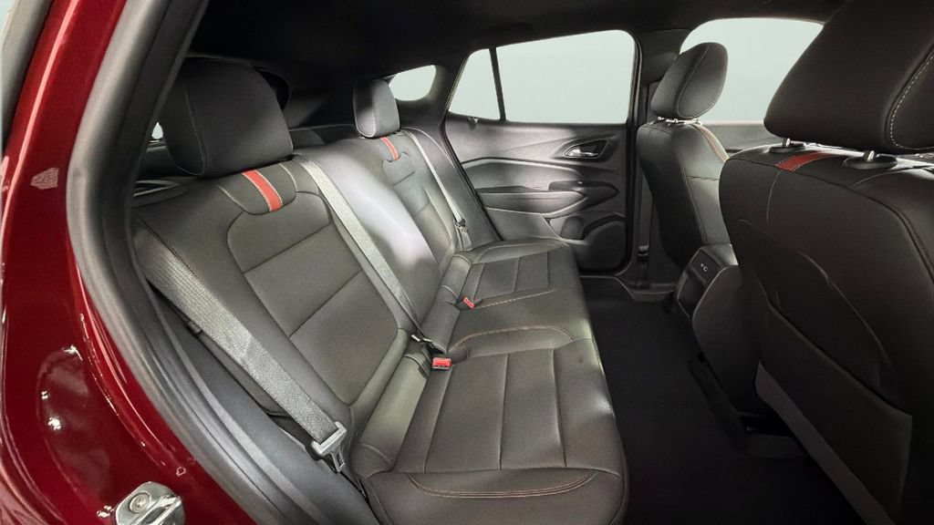 Certified 2024 Chevrolet Trax RS w/ Sunroof Package FWD image 30