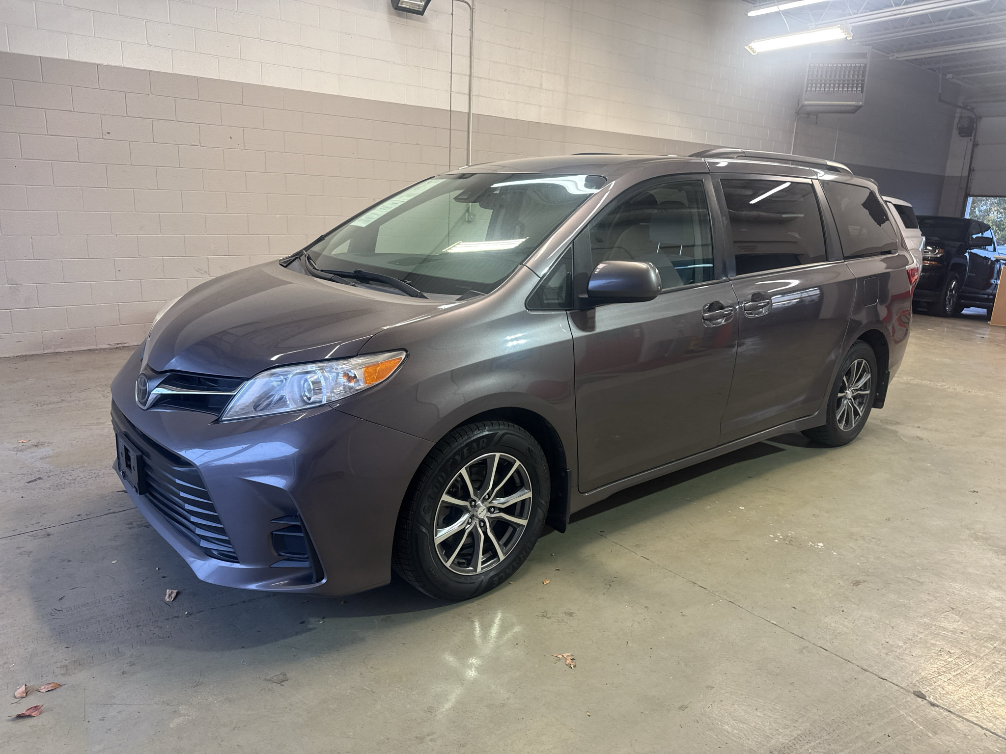Used 2020 Toyota Sienna LE FWD image 3