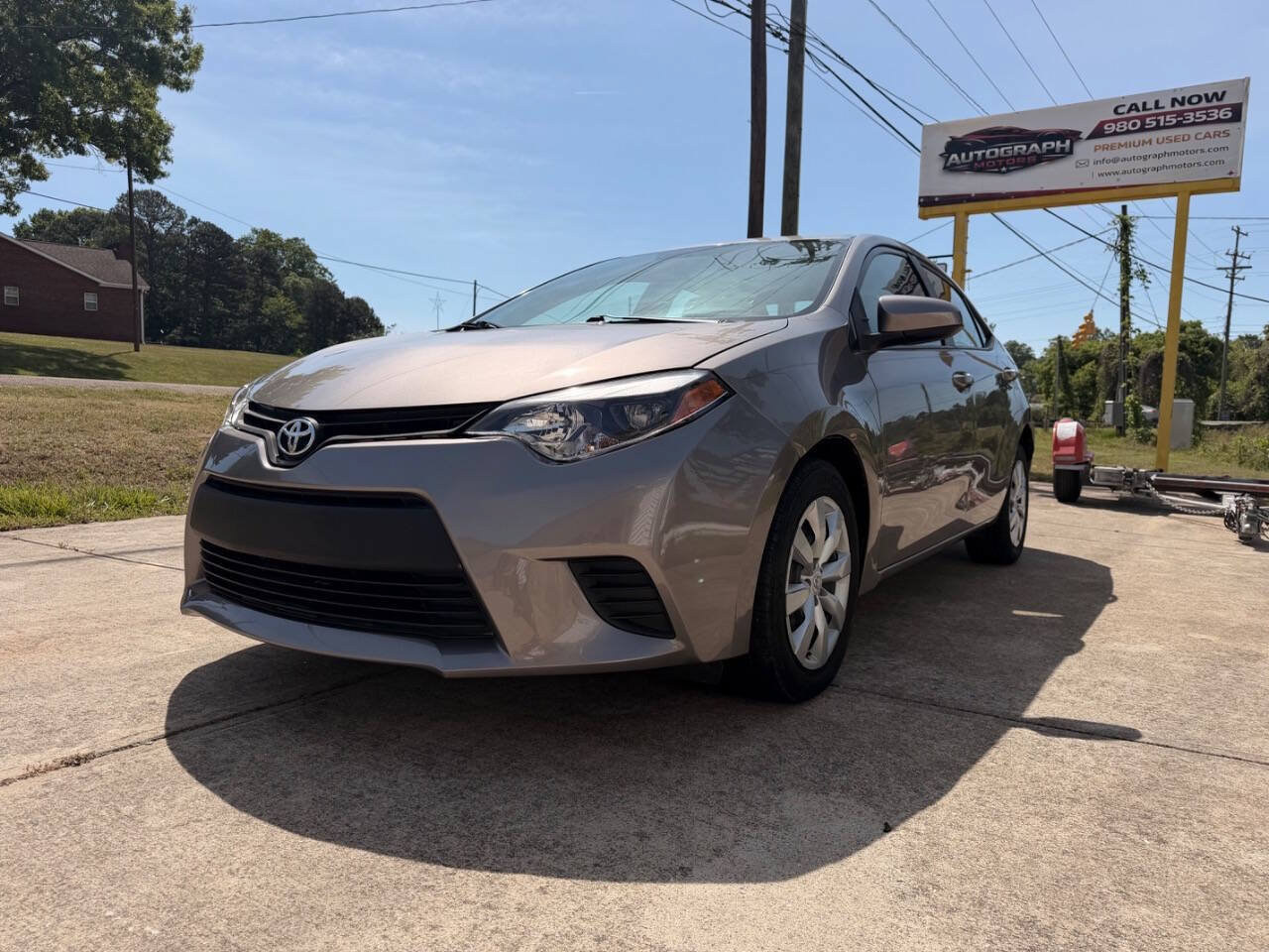 Used 2014 Toyota Corolla LE FWD image 2