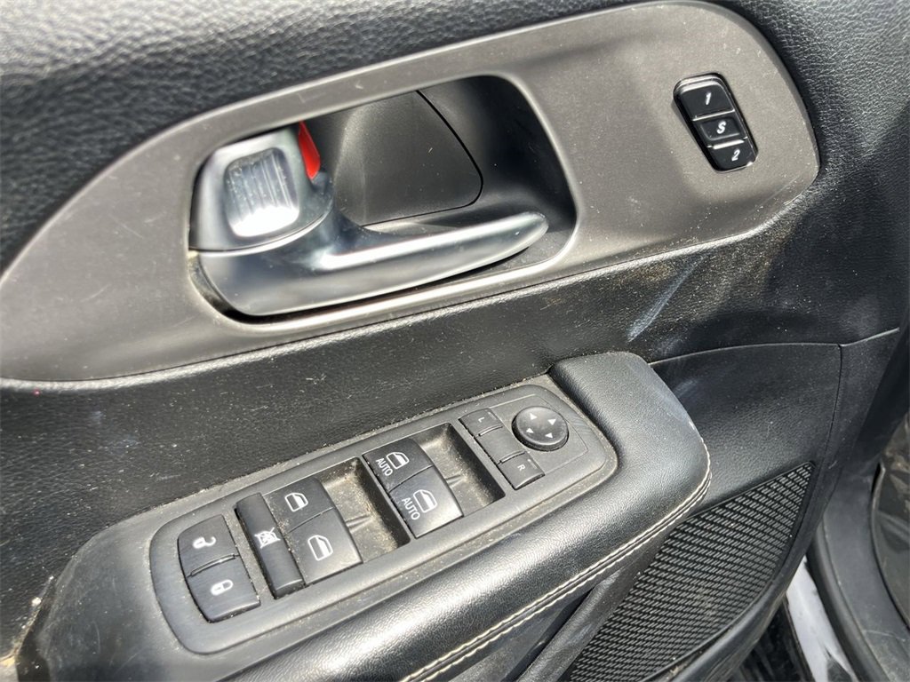 Used 2020 Chrysler Pacifica Touring-L image 24
