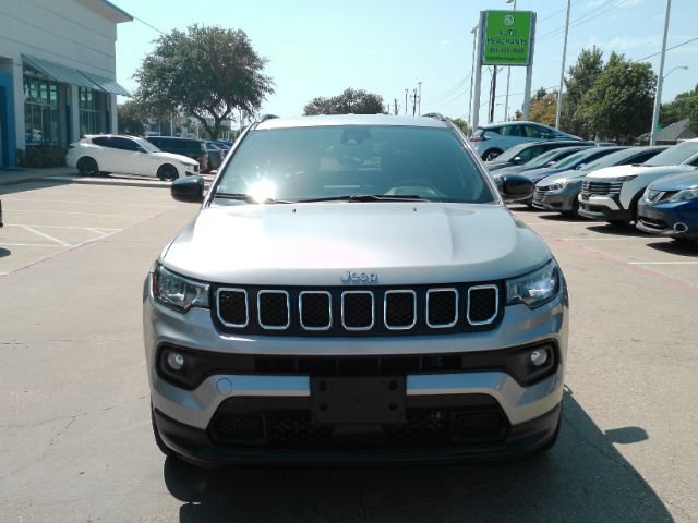 Used 2023 Jeep Compass Latitude AWD/4WD image 2