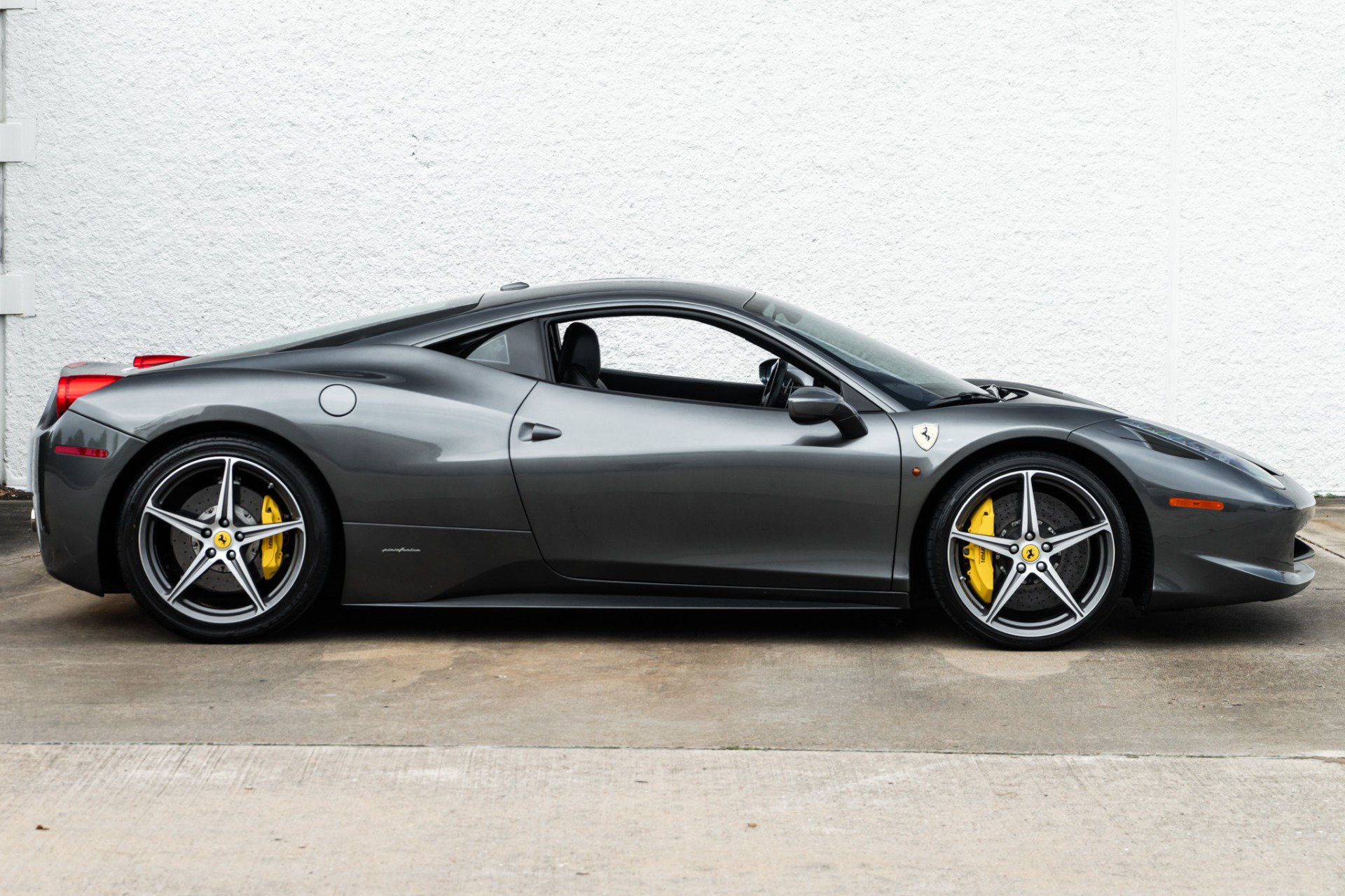 Used 2013 Ferrari 458 Italia Coupe RWD image 3