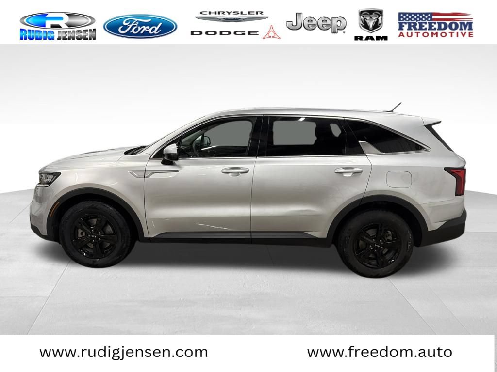 Used 2021 Kia Sorento LX FWD image 2