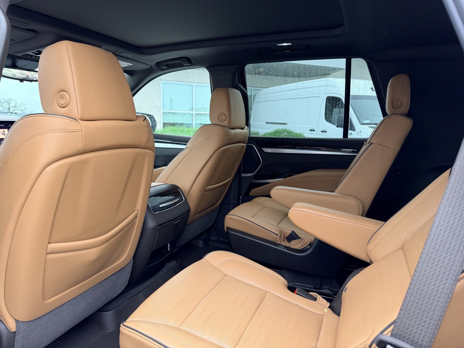 Used 2025 Cadillac Escalade Premium Luxury image 3