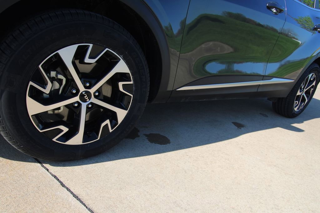 Used 2024 Kia Sportage EX image 10