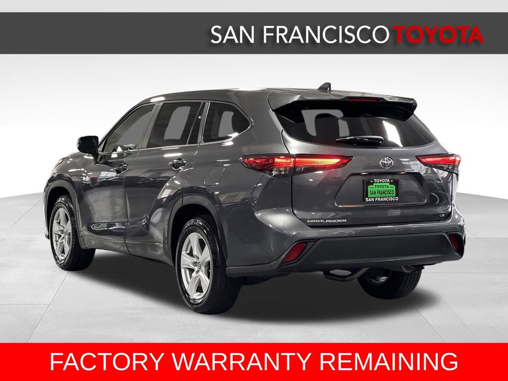 Used 2023 Toyota Highlander LE FWD image 3