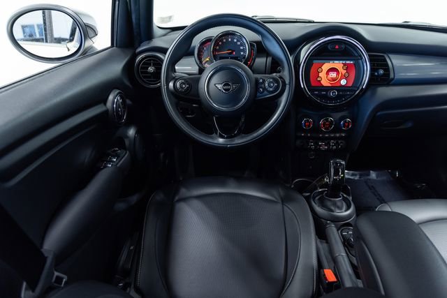 Used 2020 MINI Cooper 4-Door Hardtop image 3