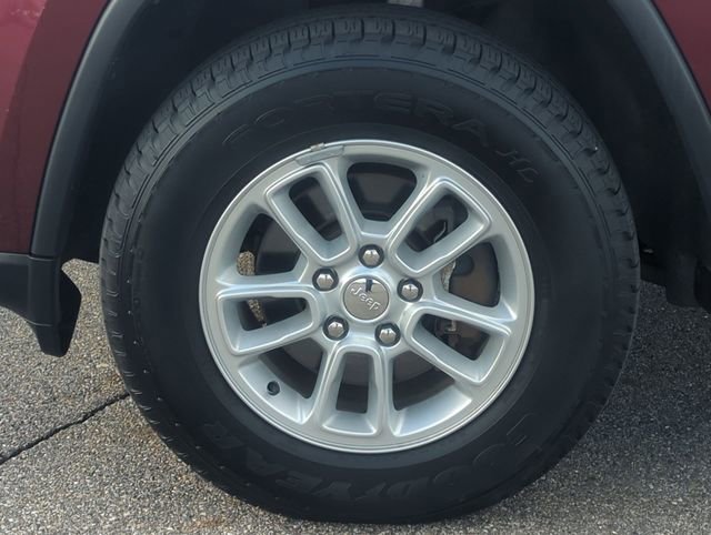 Used 2019 Jeep Grand Cherokee Laredo AWD/4WD image 10