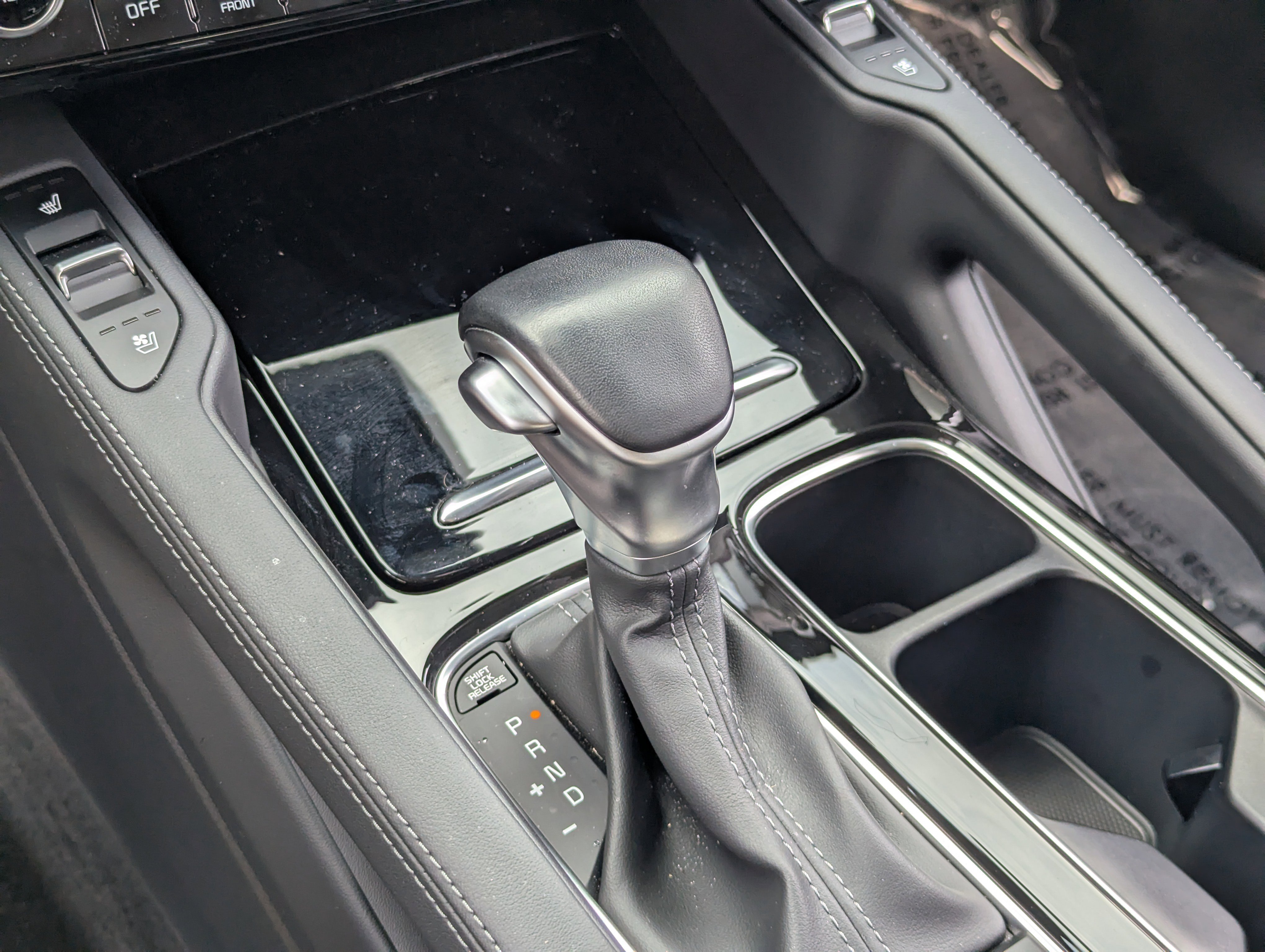 Used 2024 Kia Telluride EX w/ EX Captain's Chair Package image 27