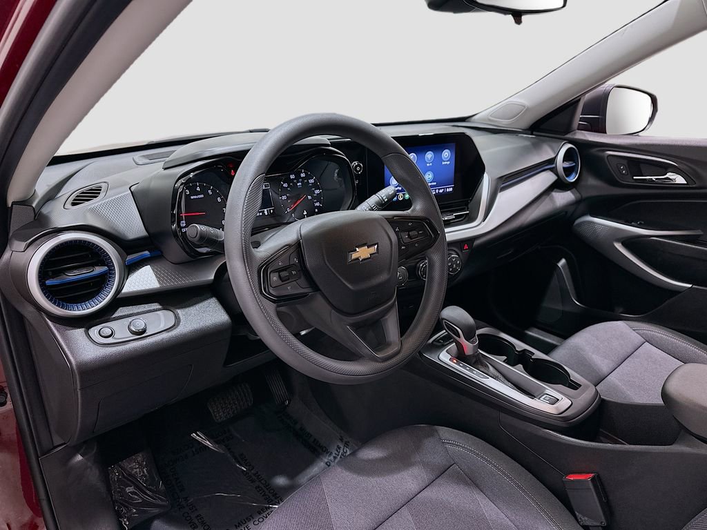 Used 2025 Chevrolet Trax LS image 9
