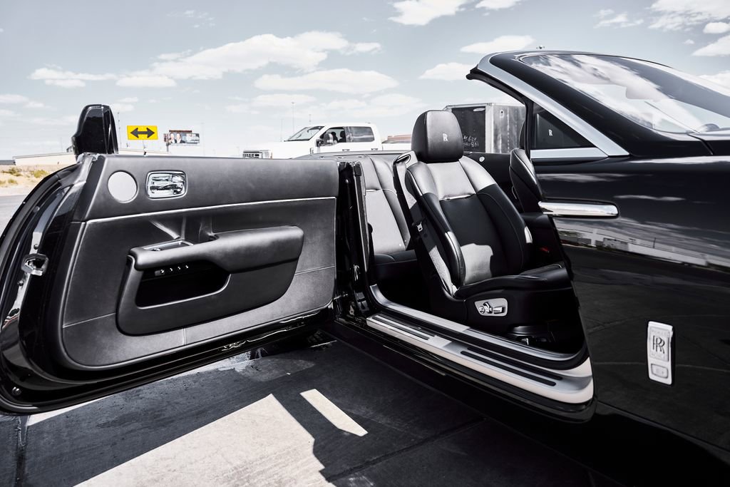 Used 2018 Rolls-Royce Dawn RWD image 23