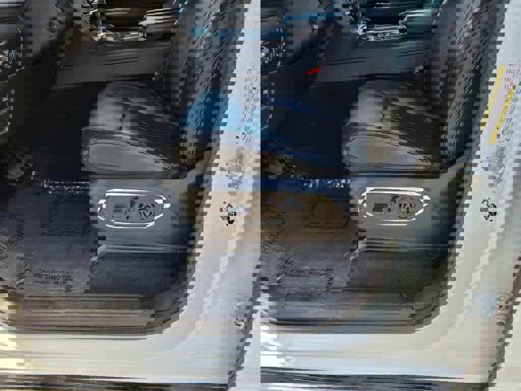 Used 2024 Jeep Wagoneer L Series II RWD image 18