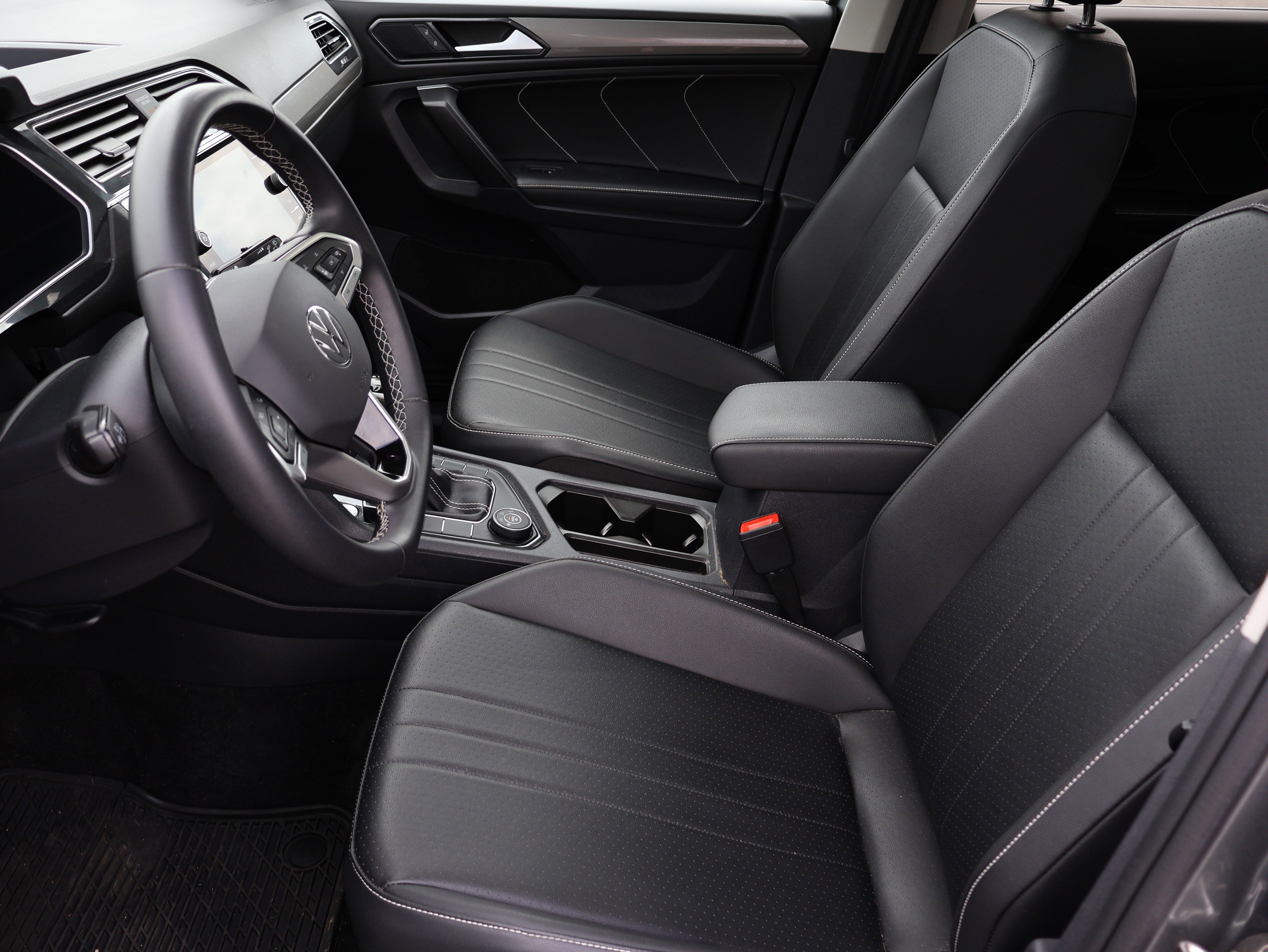 Used 2023 Volkswagen Tiguan SE image 38