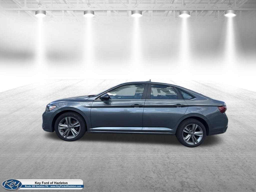 Used 2024 Volkswagen Jetta SE FWD image 5