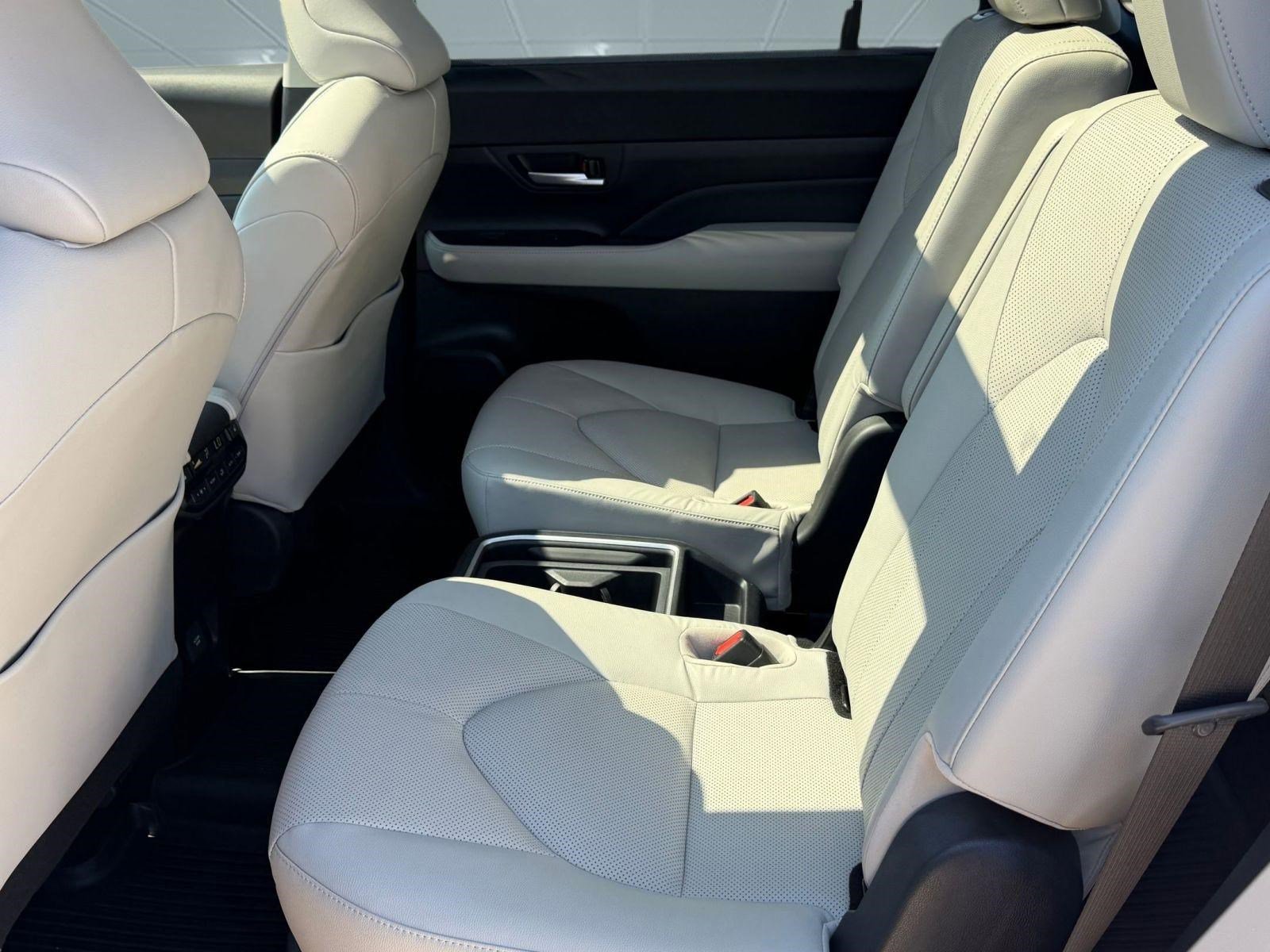 Used 2025 Toyota Grand Highlander Limited image 14