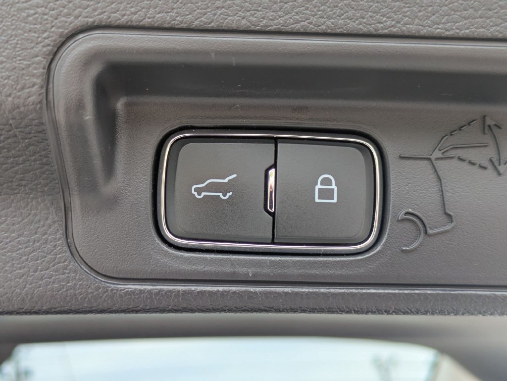 Used 2025 Ford Explorer Active AWD/4WD image 33