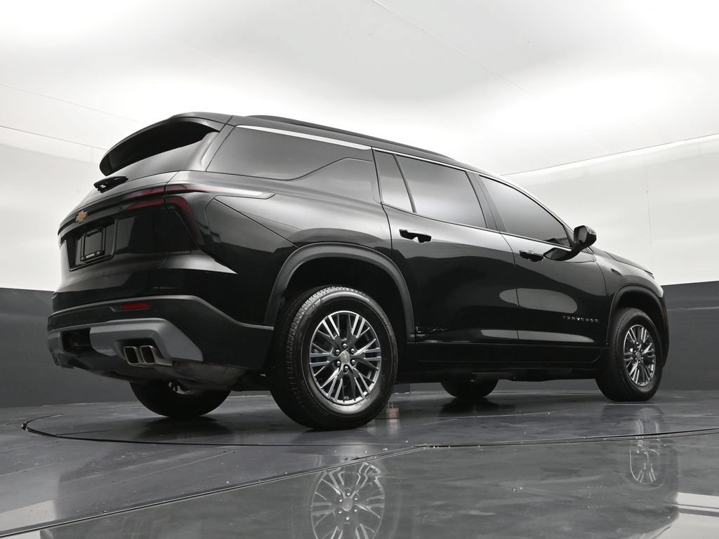 Used 2025 Chevrolet Traverse LT FWD image 24