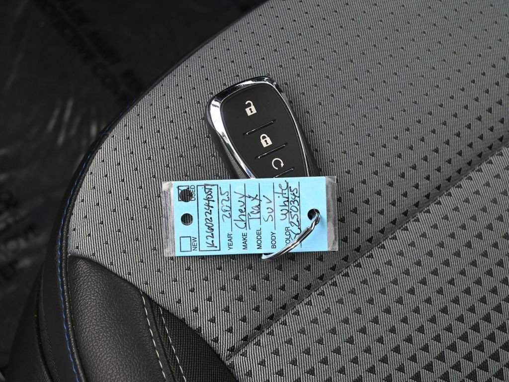 Used 2025 Chevrolet Trax LT w/ LT Convenience Package image 18