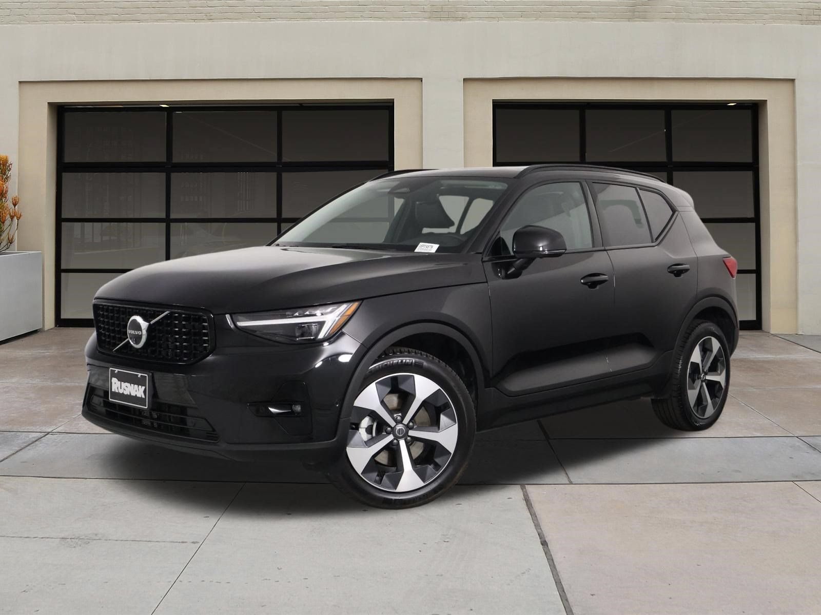 Used 2026 Volvo XC40 B5 Plus AWD/4WD image 3