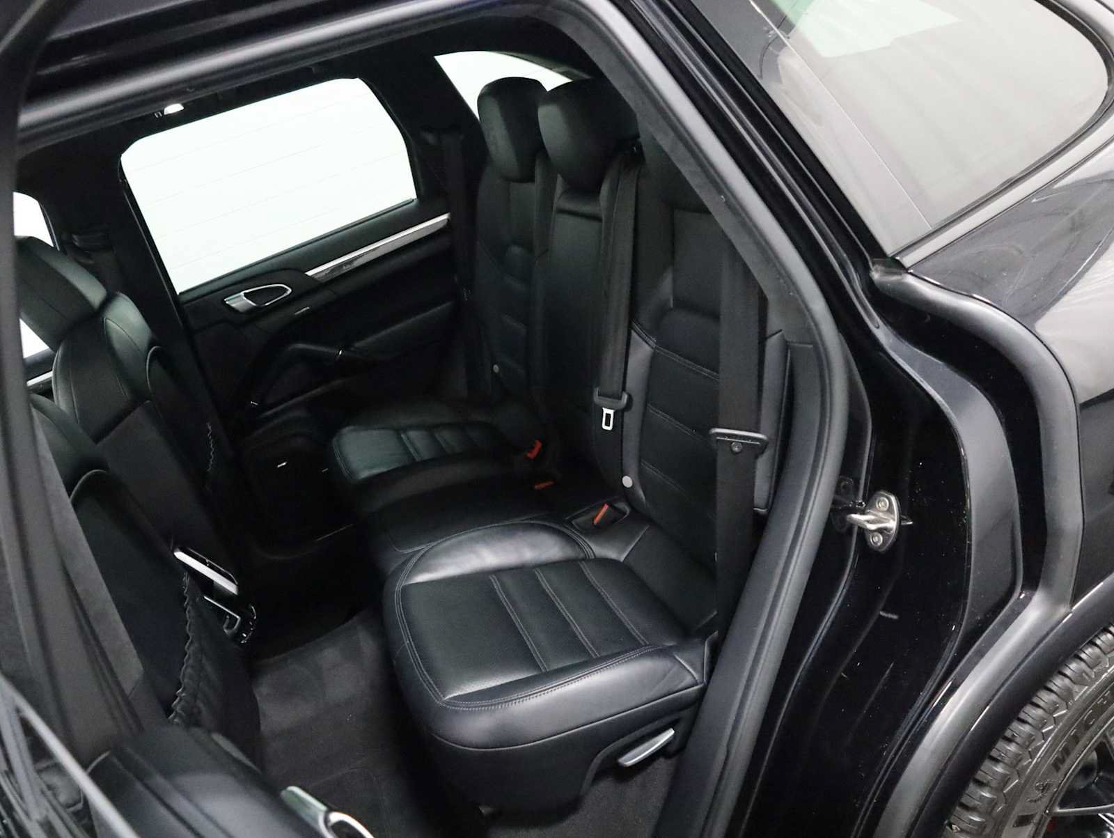 Used 2016 Porsche Cayenne GTS AWD/4WD image 36