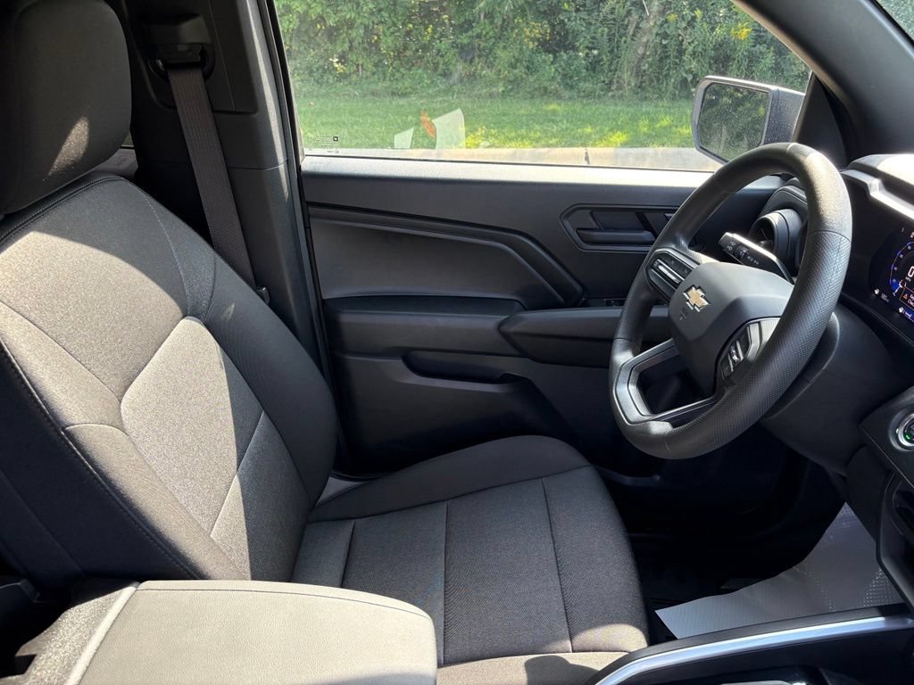 Used 2025 Chevrolet Colorado W/T w/ WT Custom Package RWD image 31