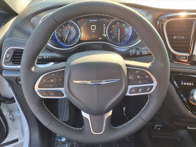 New 2026 Chrysler Pacifica Select image 13