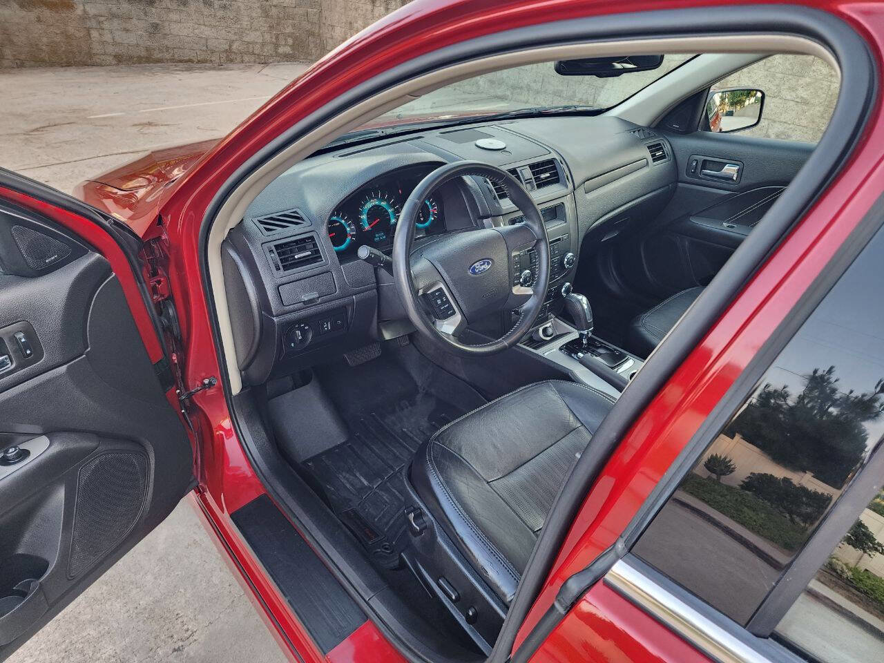 Used 2010 Ford Fusion Sport FWD image 25