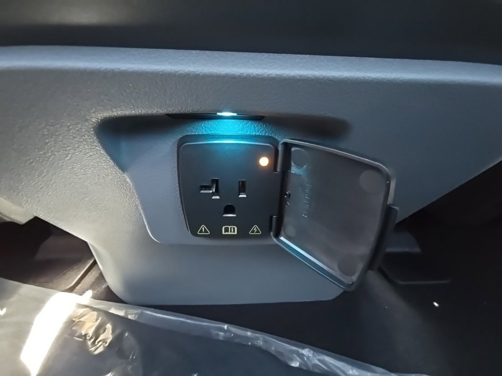 New 2025 Ford F150 Lightning XLT image 64