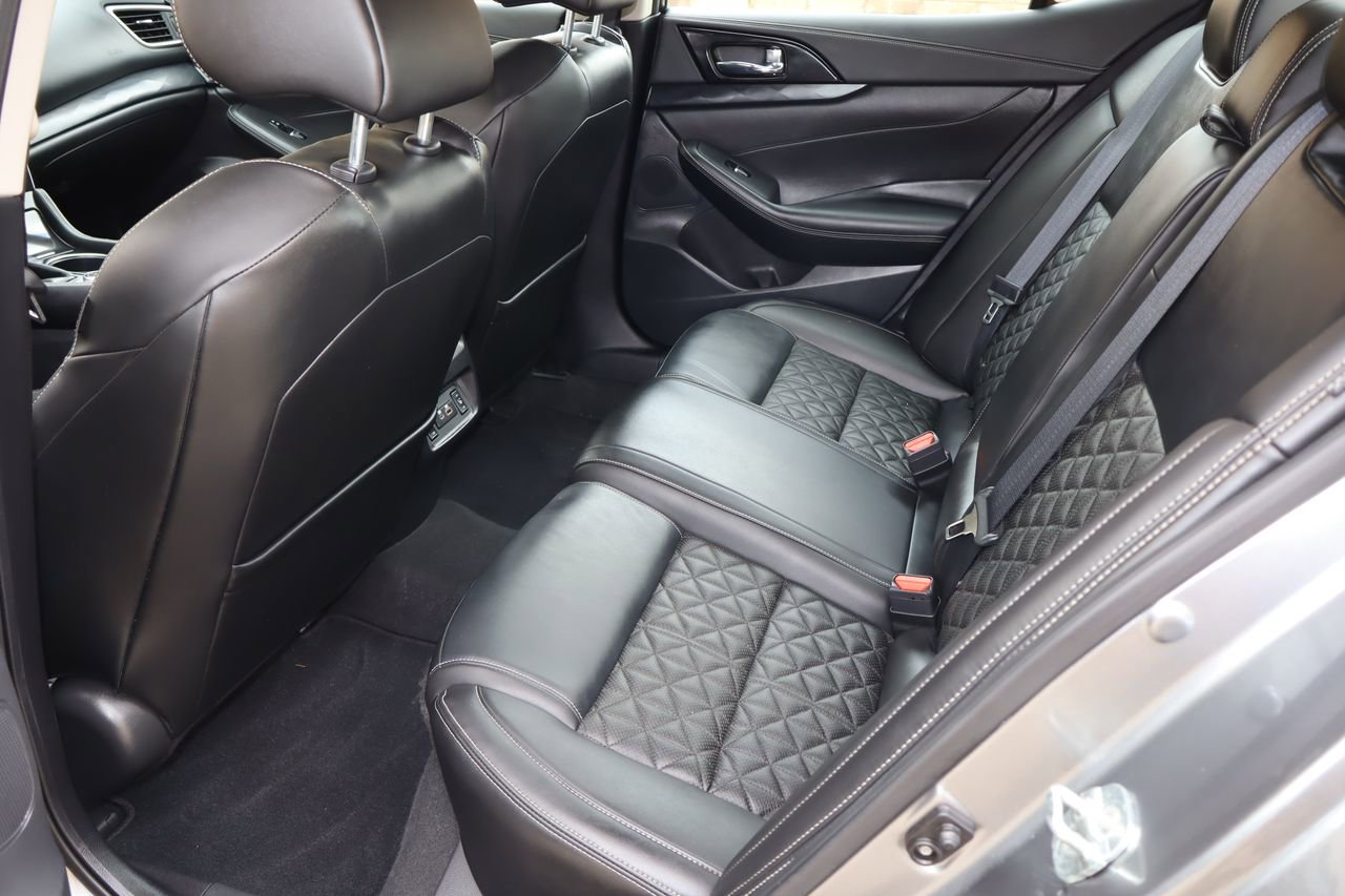 Used 2022 Nissan Maxima Platinum w/ Sport Mat Group FWD image 6