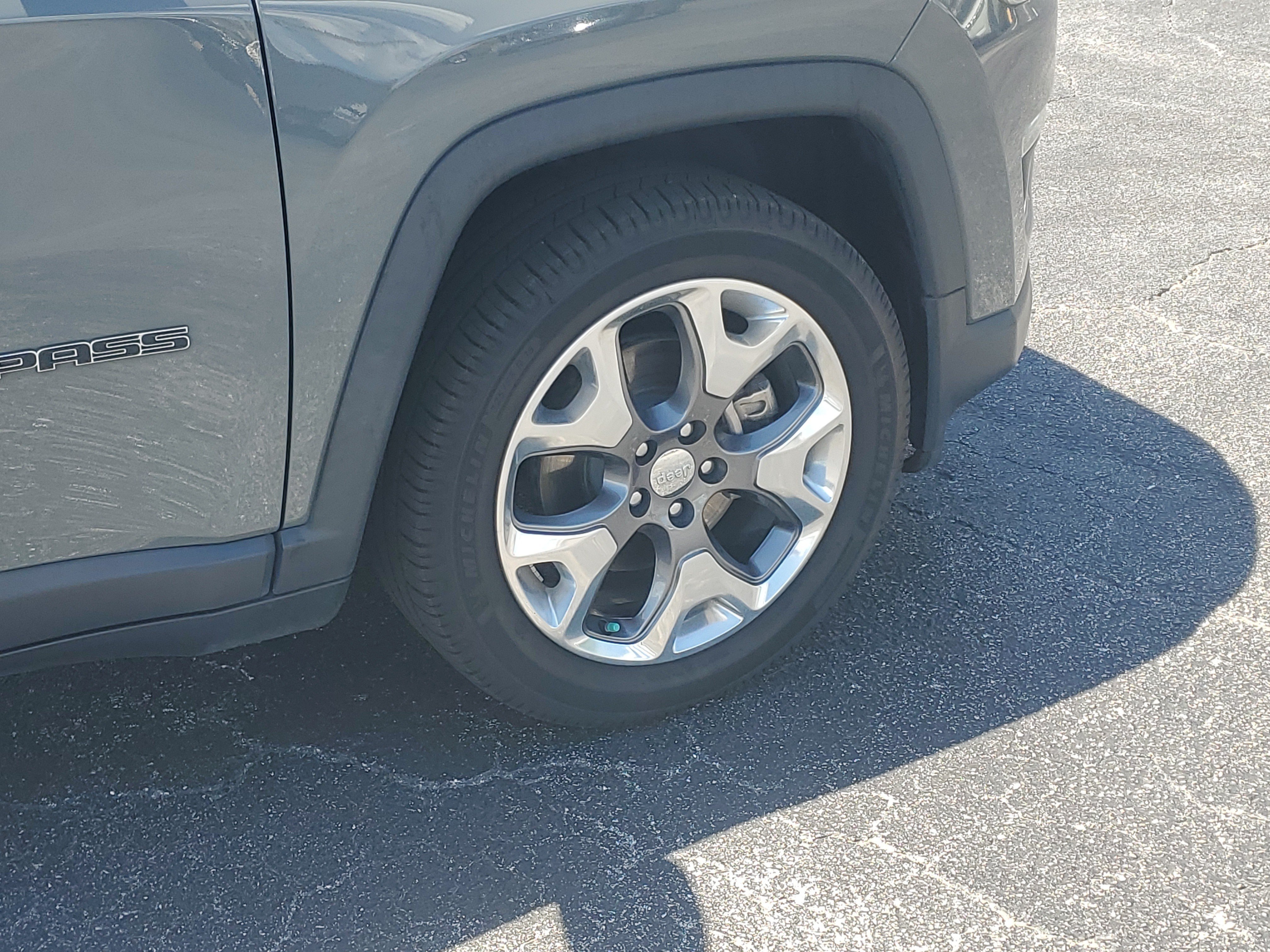 Used 2021 Jeep Compass Limited w/ Elite Interior Group FWD image 7