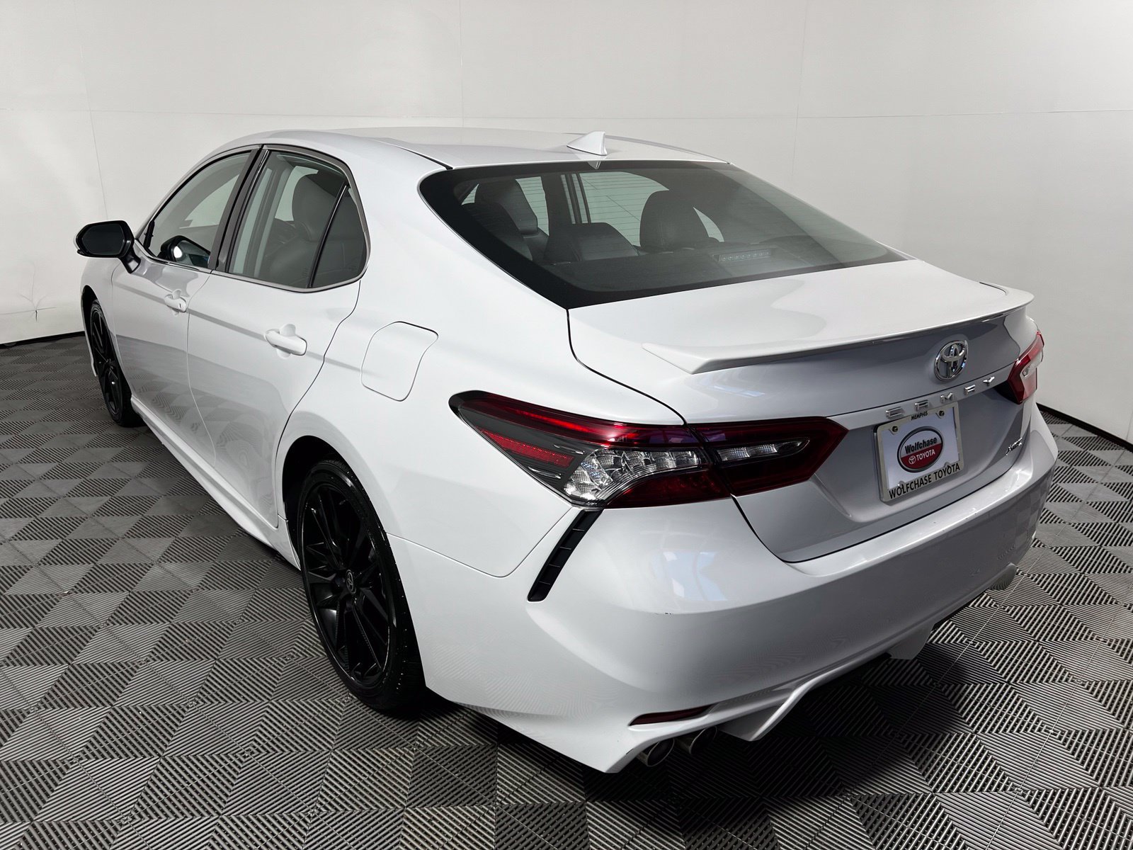 Used 2024 Toyota Camry XSE FWD image 7