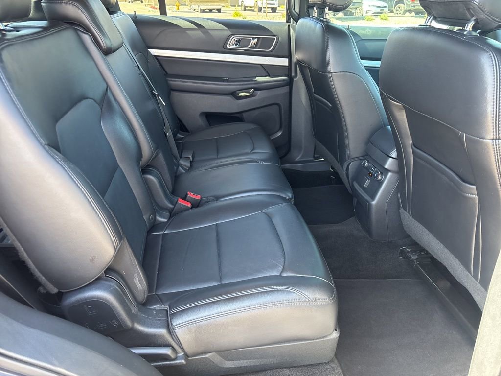 Used 2017 Ford Explorer XLT w/ Equipment Group 202A FWD image 20