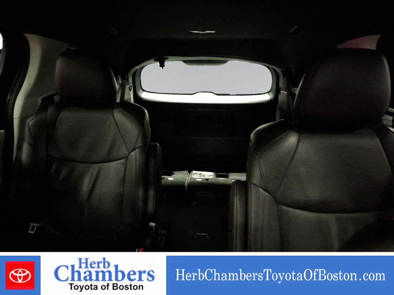 Used 2023 Toyota Sienna Platinum AWD/4WD image 19