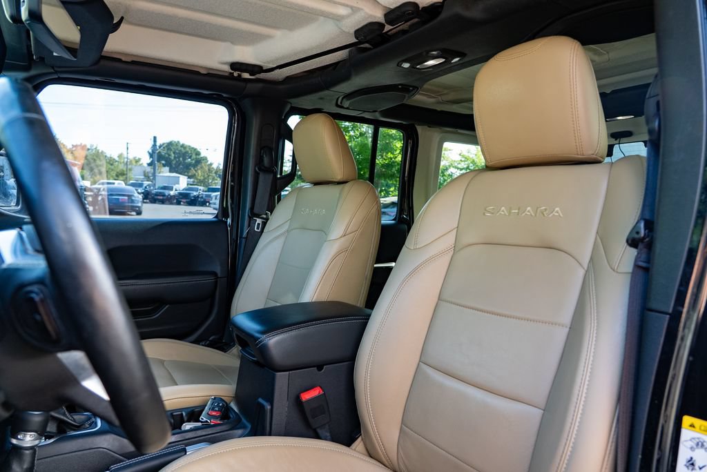 Used 2018 Jeep Wrangler Unlimited Sahara w/ Uconnect 4C Nav & Sound Group AWD/4WD image 21