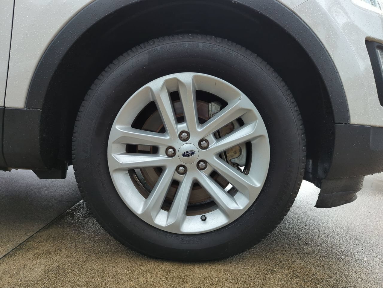 Used 2017 Ford Explorer XLT w/ Equipment Group 202A FWD image 25