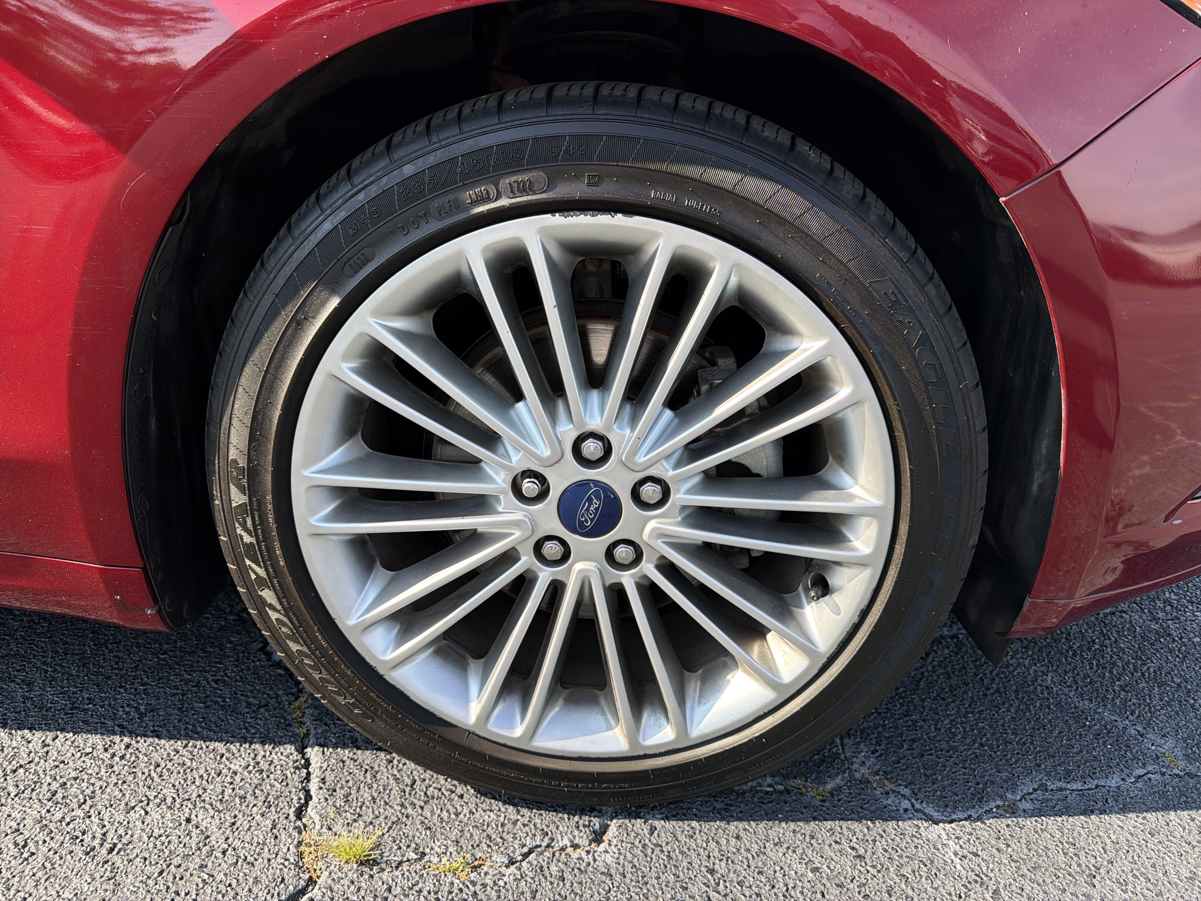 Used 2015 Ford Fusion SE w/ Equipment Group 202A FWD image 10