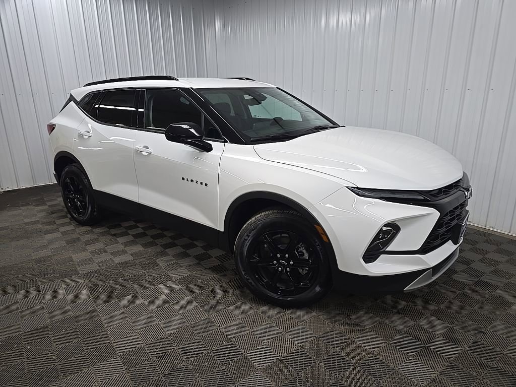 Used 2025 Chevrolet Blazer LT w/ Midnight/Sport Edition image 7